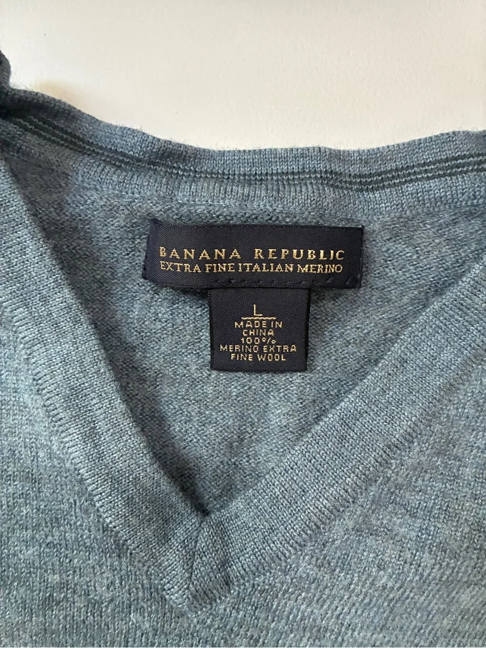 Banana Republic Men's V-Neck Sweater - Merino wool Heathered Blue